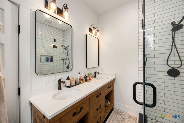 218 S Rio Grande Street, Lockhart, TX 78644