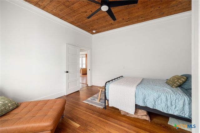 218 S Rio Grande Street, Lockhart, TX 78644