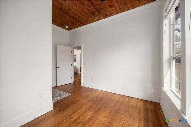 218 S Rio Grande Street, Lockhart, TX 78644