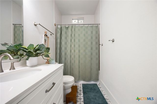 218 S Rio Grande Street, Lockhart, TX 78644