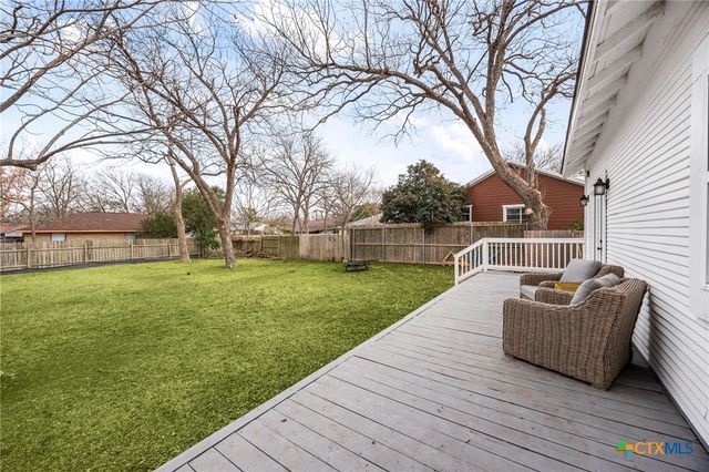 218 S Rio Grande Street, Lockhart, TX 78644