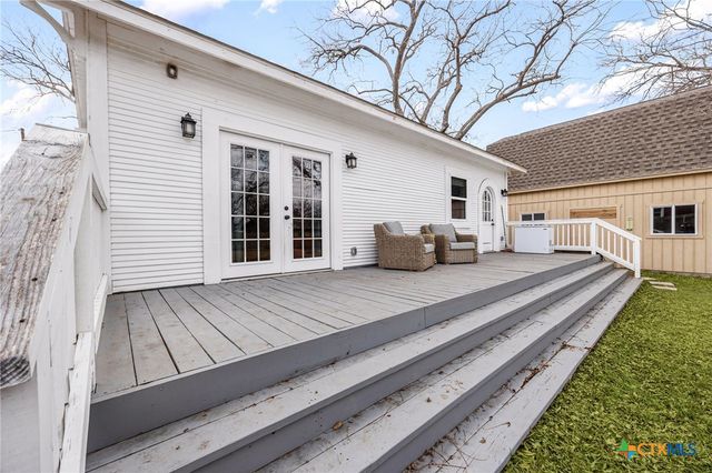 218 S Rio Grande Street, Lockhart, TX 78644