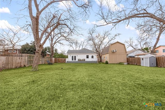 218 S Rio Grande Street, Lockhart, TX 78644
