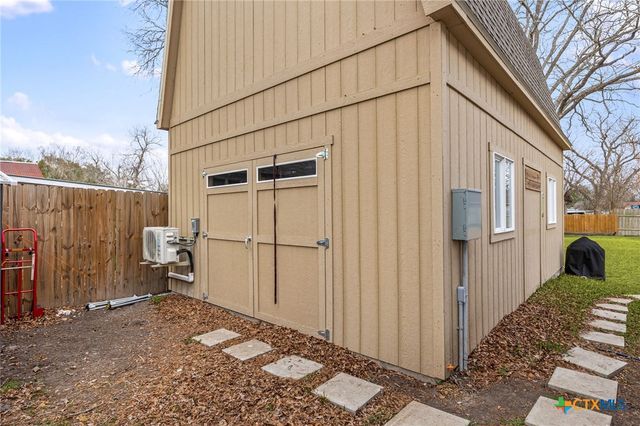 218 S Rio Grande Street, Lockhart, TX 78644