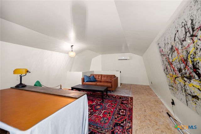 218 S Rio Grande Street, Lockhart, TX 78644