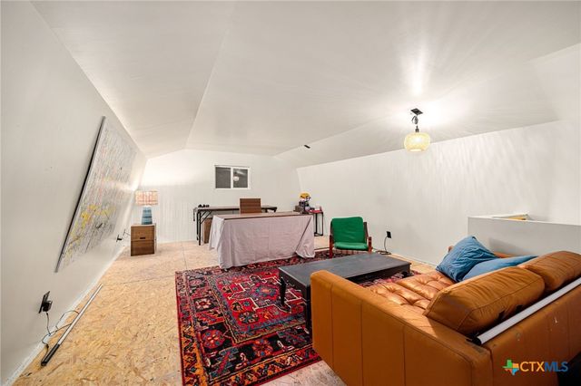 218 S Rio Grande Street, Lockhart, TX 78644