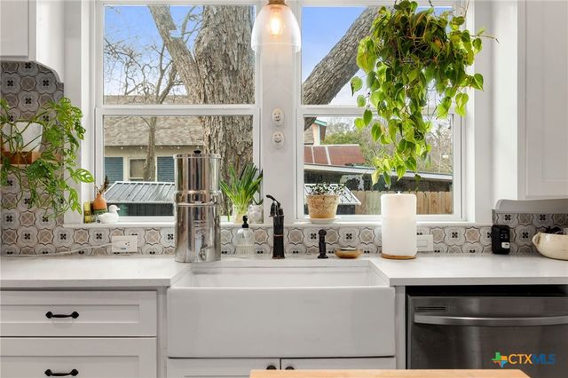 218 S Rio Grande Street, Lockhart, TX 78644