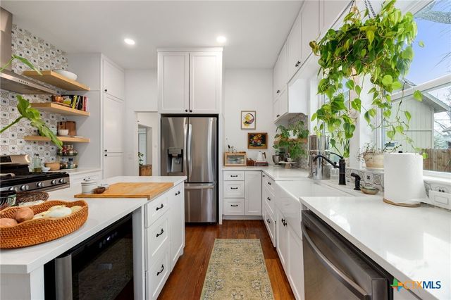 218 S Rio Grande Street, Lockhart, TX 78644