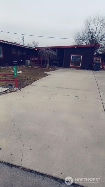 533 Fairchild Loop, Moses Lake, WA 98837