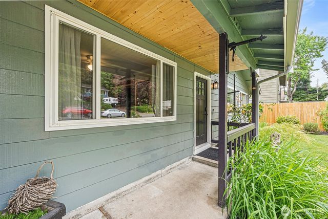 28717 15th Avenue S, Federal Way, WA 98003