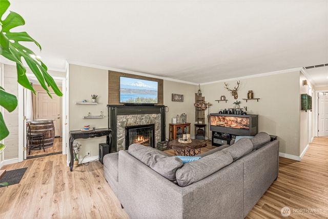 28717 15th Avenue S, Federal Way, WA 98003