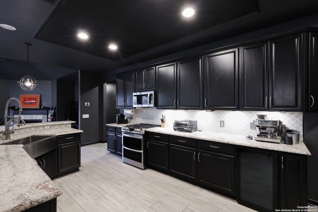 1615 Lookout Pt, San Antonio, TX 78260