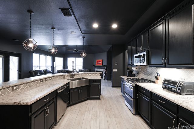 1615 Lookout Pt, San Antonio, TX 78260