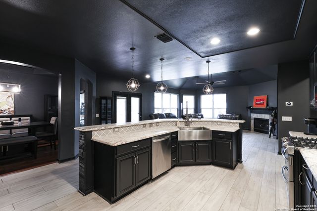 1615 Lookout Pt, San Antonio, TX 78260