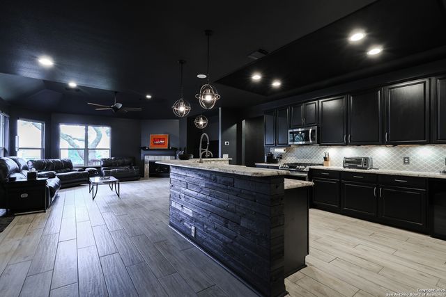 1615 Lookout Pt, San Antonio, TX 78260