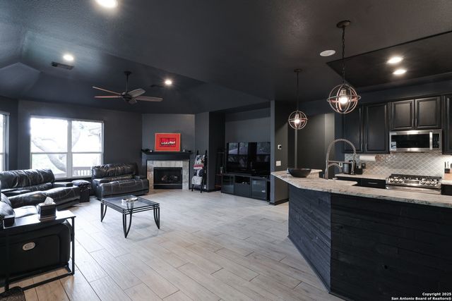 1615 Lookout Pt, San Antonio, TX 78260