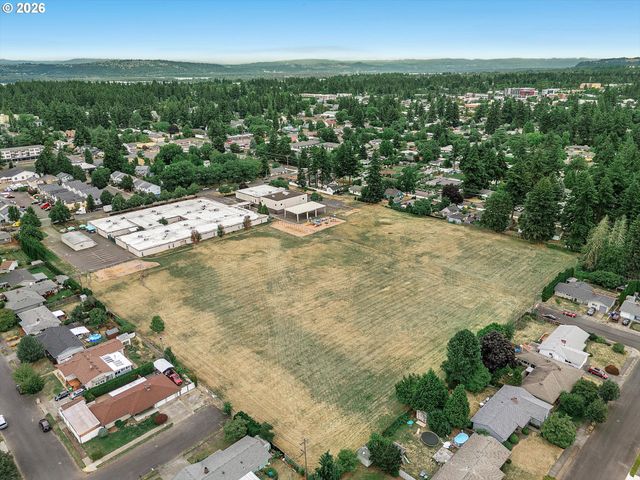 16732 Se MAIN St, Portland, OR 97233