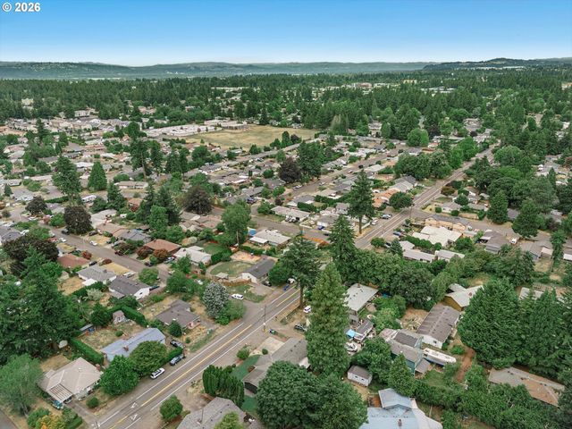 16732 Se MAIN St, Portland, OR 97233