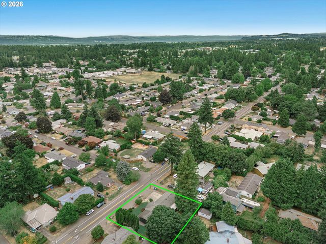 16732 Se MAIN St, Portland, OR 97233