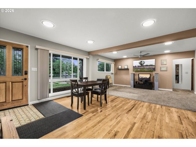 16732 Se MAIN St, Portland, OR 97233