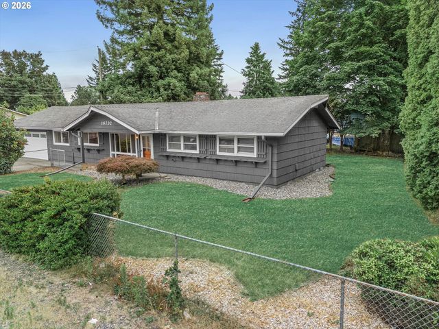 16732 Se MAIN St, Portland, OR 97233