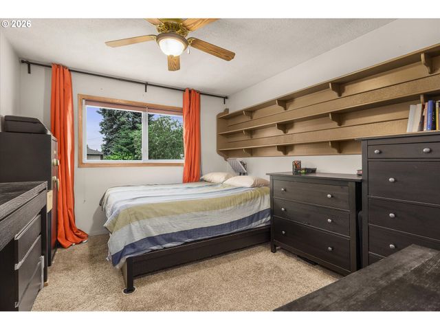 16732 Se MAIN St, Portland, OR 97233