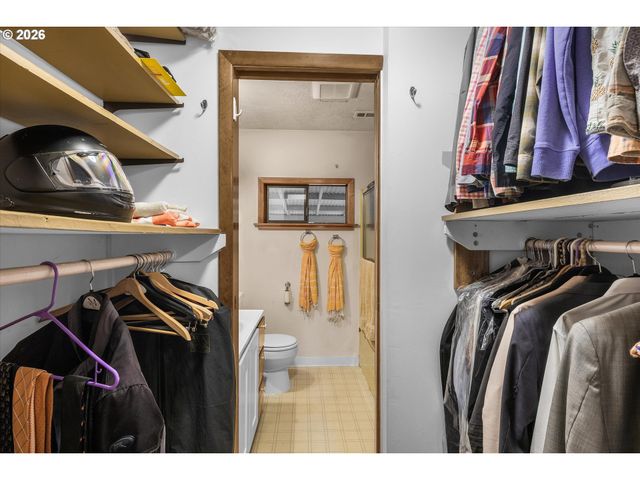 16732 Se MAIN St, Portland, OR 97233