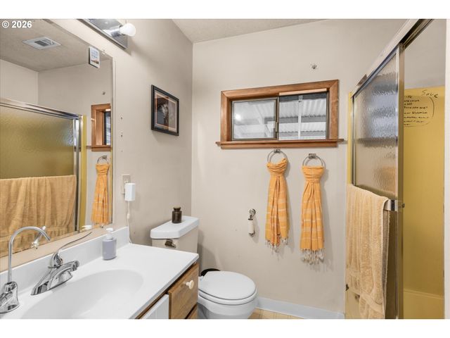 16732 Se MAIN St, Portland, OR 97233