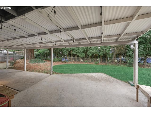 16732 Se MAIN St, Portland, OR 97233