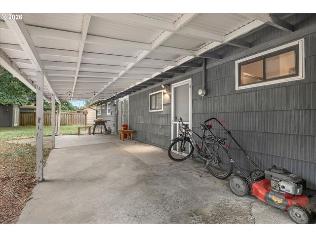 16732 Se MAIN St, Portland, OR 97233