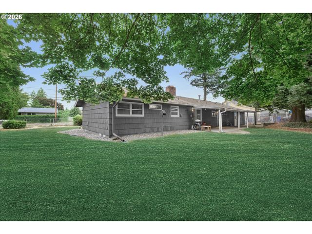 16732 Se MAIN St, Portland, OR 97233