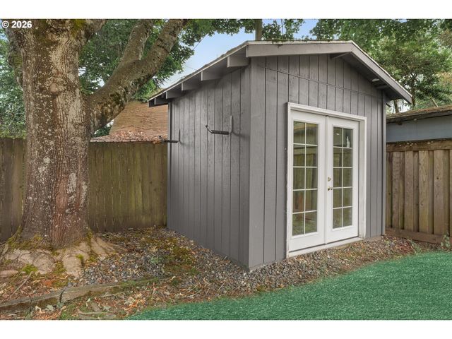 16732 Se MAIN St, Portland, OR 97233
