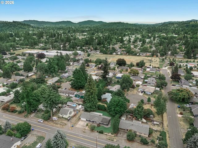 16732 Se MAIN St, Portland, OR 97233