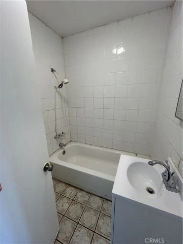 1018 S Halladay, Santa Ana, CA 92701