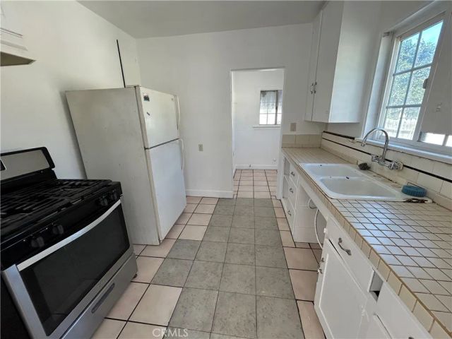 1018 S Halladay, Santa Ana, CA 92701