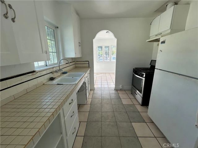1018 S Halladay, Santa Ana, CA 92701