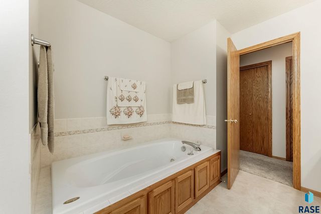 412 E Meadowlark Cir Circle, Brandon, SD 57005