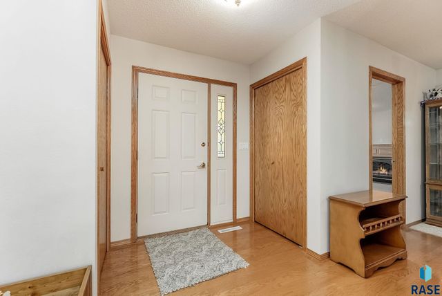 412 E Meadowlark Cir Circle, Brandon, SD 57005