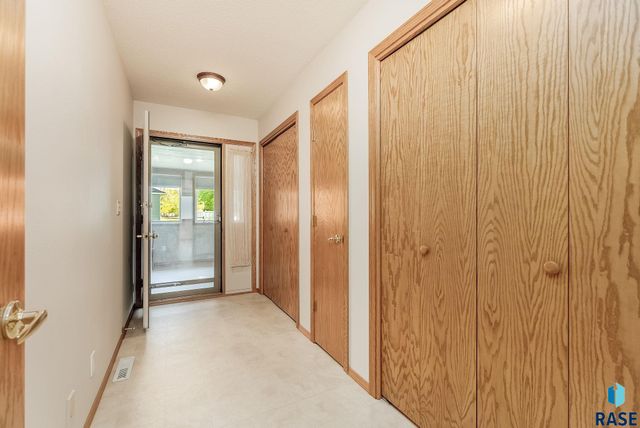 412 E Meadowlark Cir Circle, Brandon, SD 57005