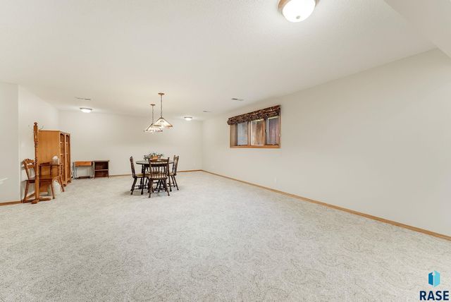 412 E Meadowlark Cir Circle, Brandon, SD 57005