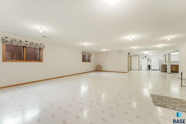 412 E Meadowlark Cir Circle, Brandon, SD 57005