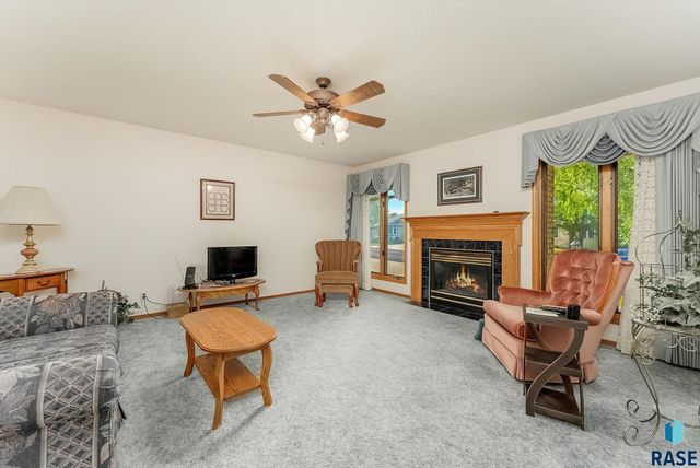 412 E Meadowlark Cir Circle, Brandon, SD 57005