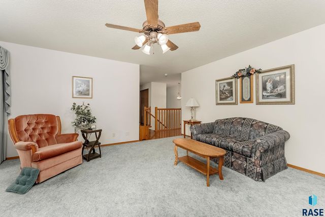 412 E Meadowlark Cir Circle, Brandon, SD 57005