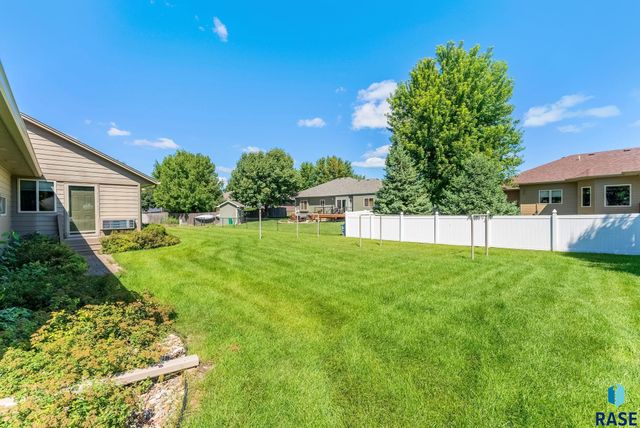 412 E Meadowlark Cir Circle, Brandon, SD 57005