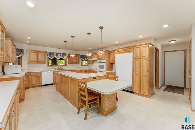 412 E Meadowlark Cir Circle, Brandon, SD 57005