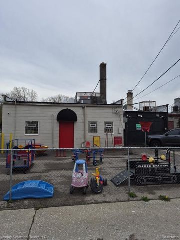19260 Grand River Avenue, Detroit, MI 48223