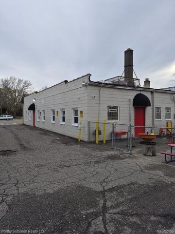 19260 Grand River Avenue, Detroit, MI 48223