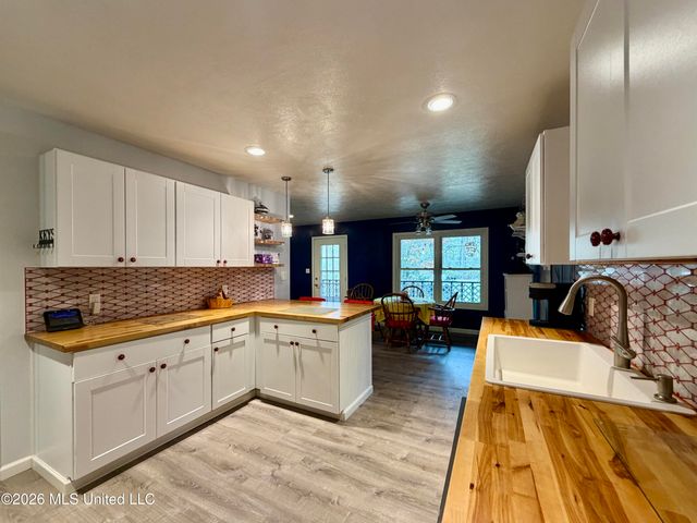 216 Trace Circle, Raymond, MS 39154