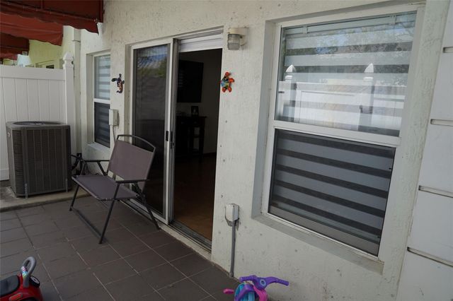 3024 NW 30th Way, Oakland Park, FL 33311
