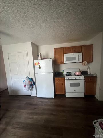122 Lazarcheff Drive, Cahokia, IL 62206